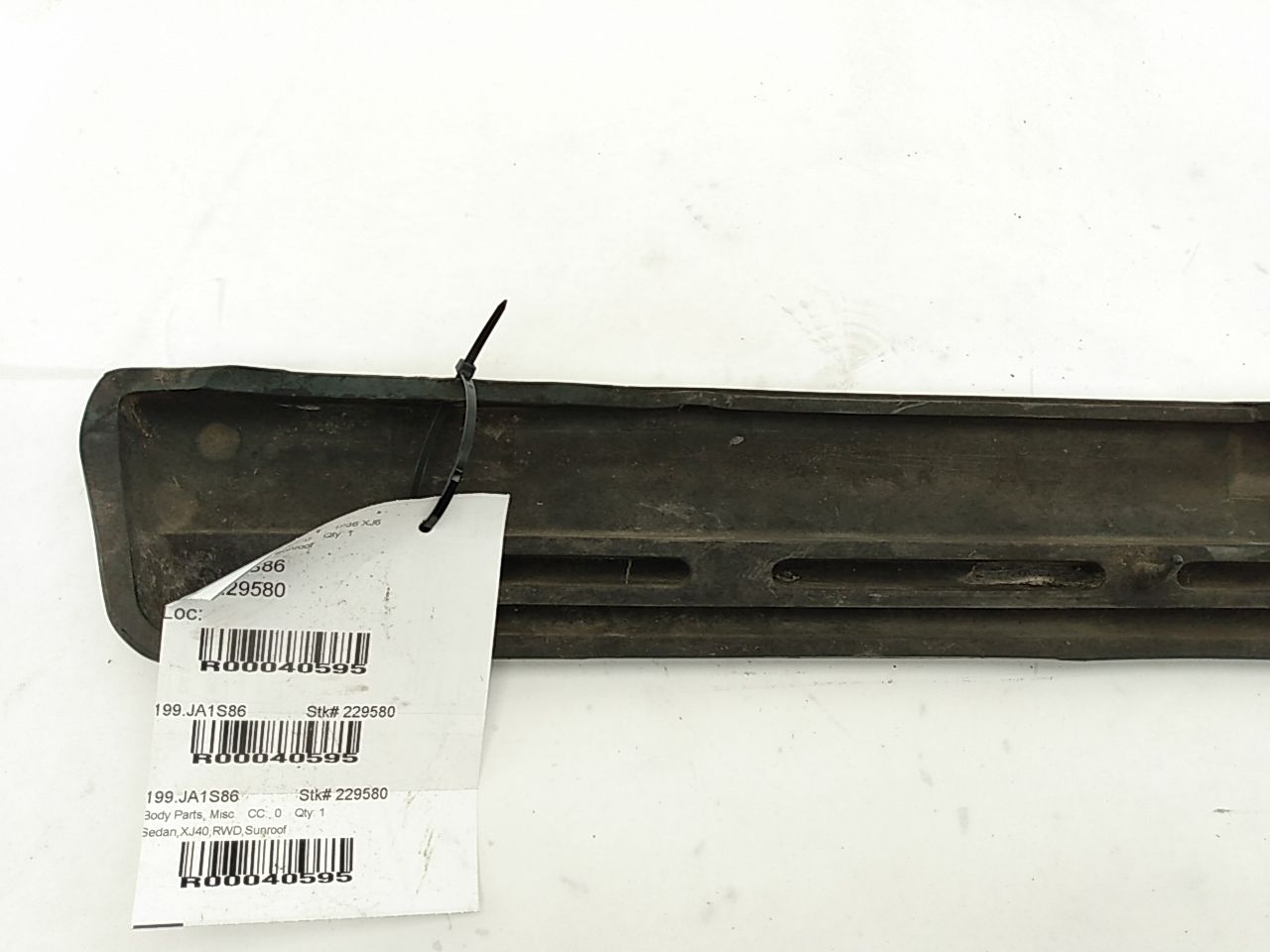 Jaguar XJ6 Rear Right Rubber Bumper Moulding