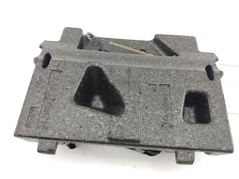 Saab 9-3 Jack With Tools | Playground PAR