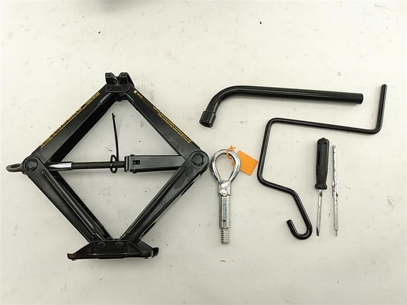 Saab 9-3 Jack With Tools | Playground PAR