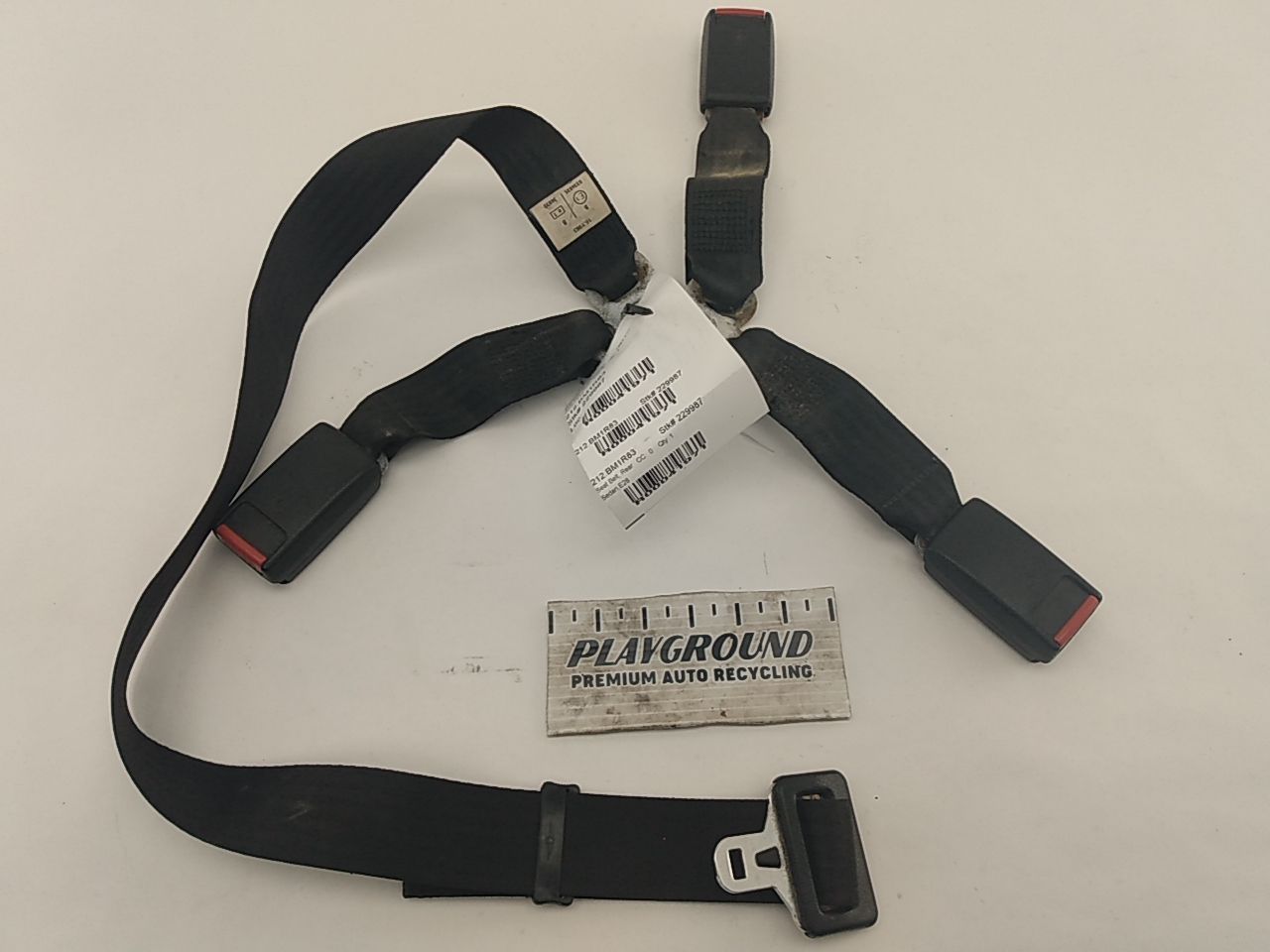 BMW 533I Rear Center Seat Belt And Buckle Set