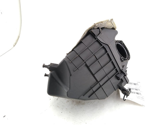 Volkswagen Phaeton Front Right Air Cleaner Assembly