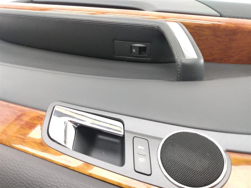 Volkswagen Phaeton Front Right Door Panel