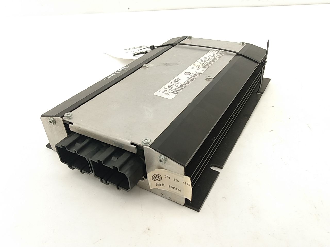 Volkswagen Phaeton Radio Amplifier