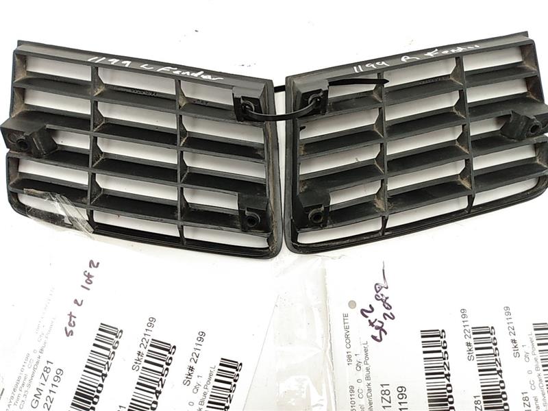 Chevrolet Corvette Set Of Front Fender Grille Vents