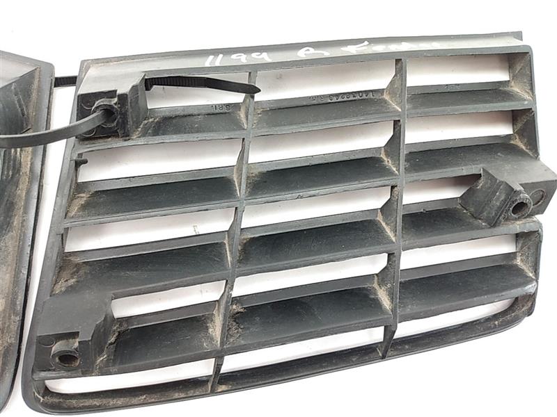 Chevrolet Corvette Set Of Front Fender Grille Vents