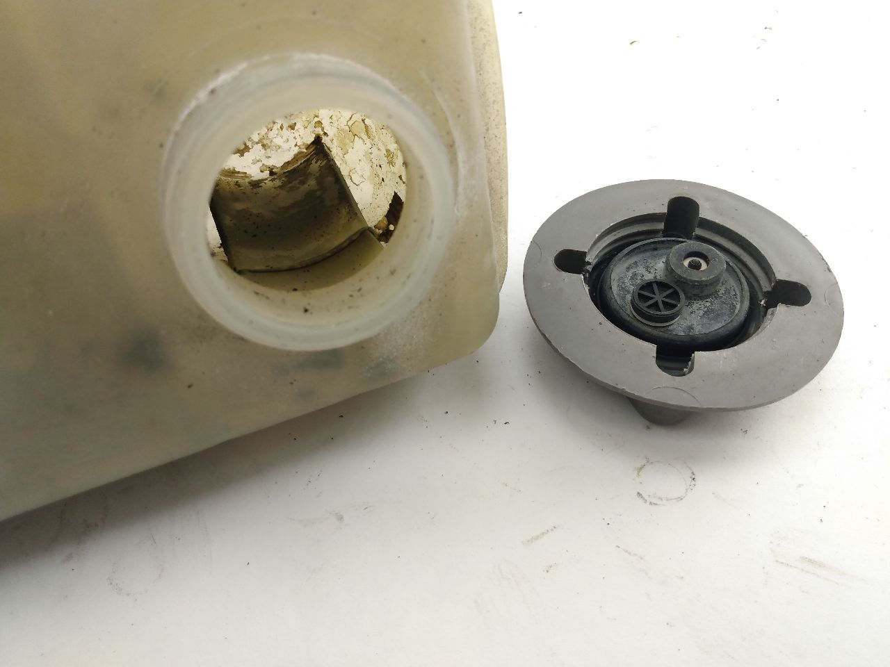 Volvo 740 Coolant Reservoir