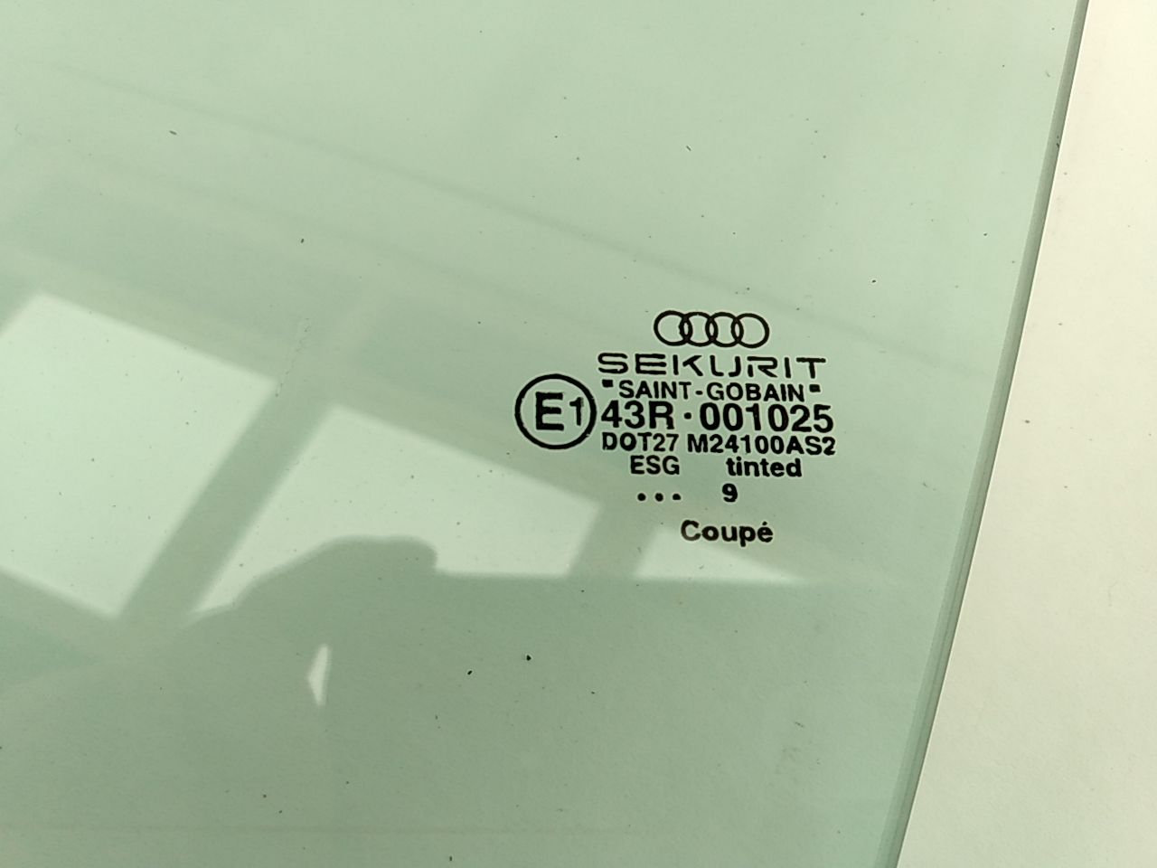 Audi TT Right Vent Glass