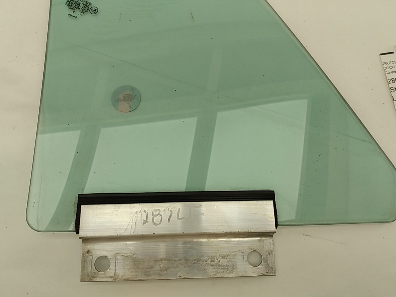 Audi TT Right Vent Glass