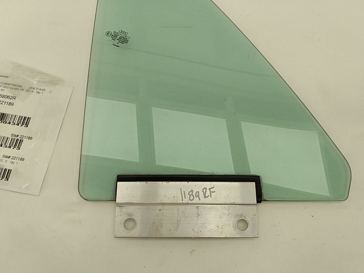 Audi TT Right Vent Glass