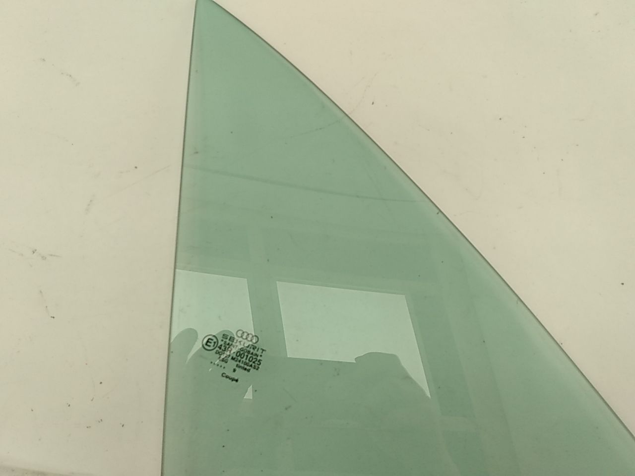 Audi TT Right Vent Glass