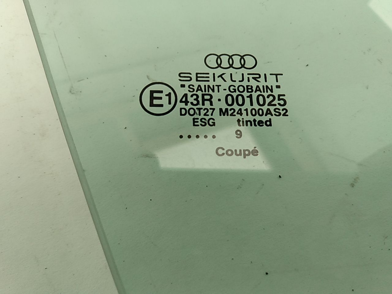 Audi TT Right Vent Glass