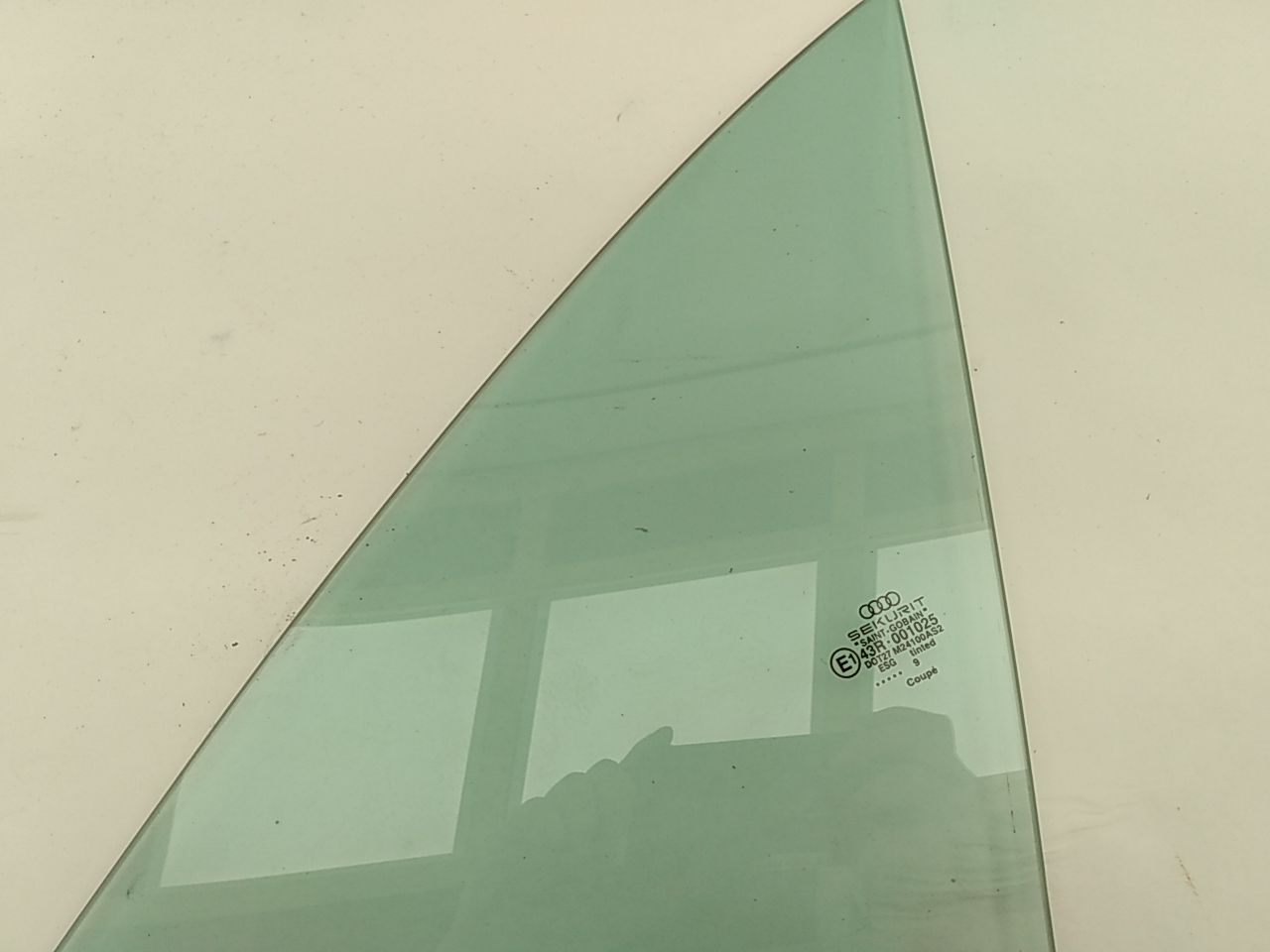 Audi TT Left Vent Glass