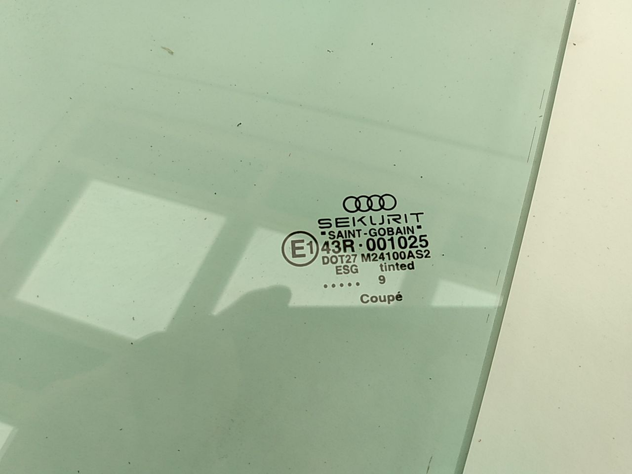 Audi TT Left Vent Glass