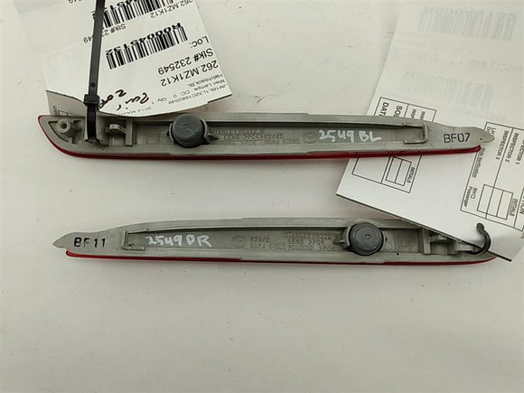 Mazda Mazda 3 Pair Of Rear Bumper Mounted Reflectors