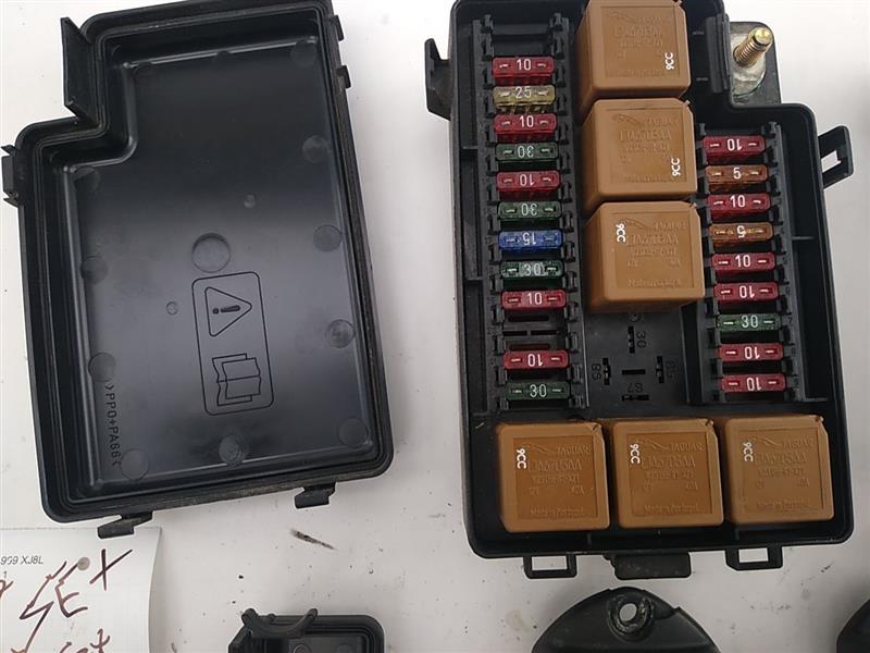 Jaguar XJ8L Set Of Fuse Boxes - 0