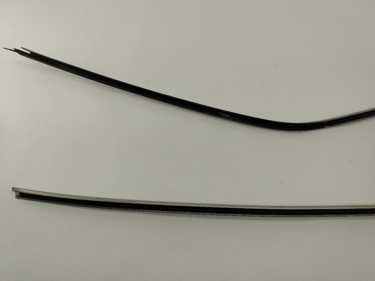 Jaguar XJ8L Pair Of Front Chrome Trim Molding