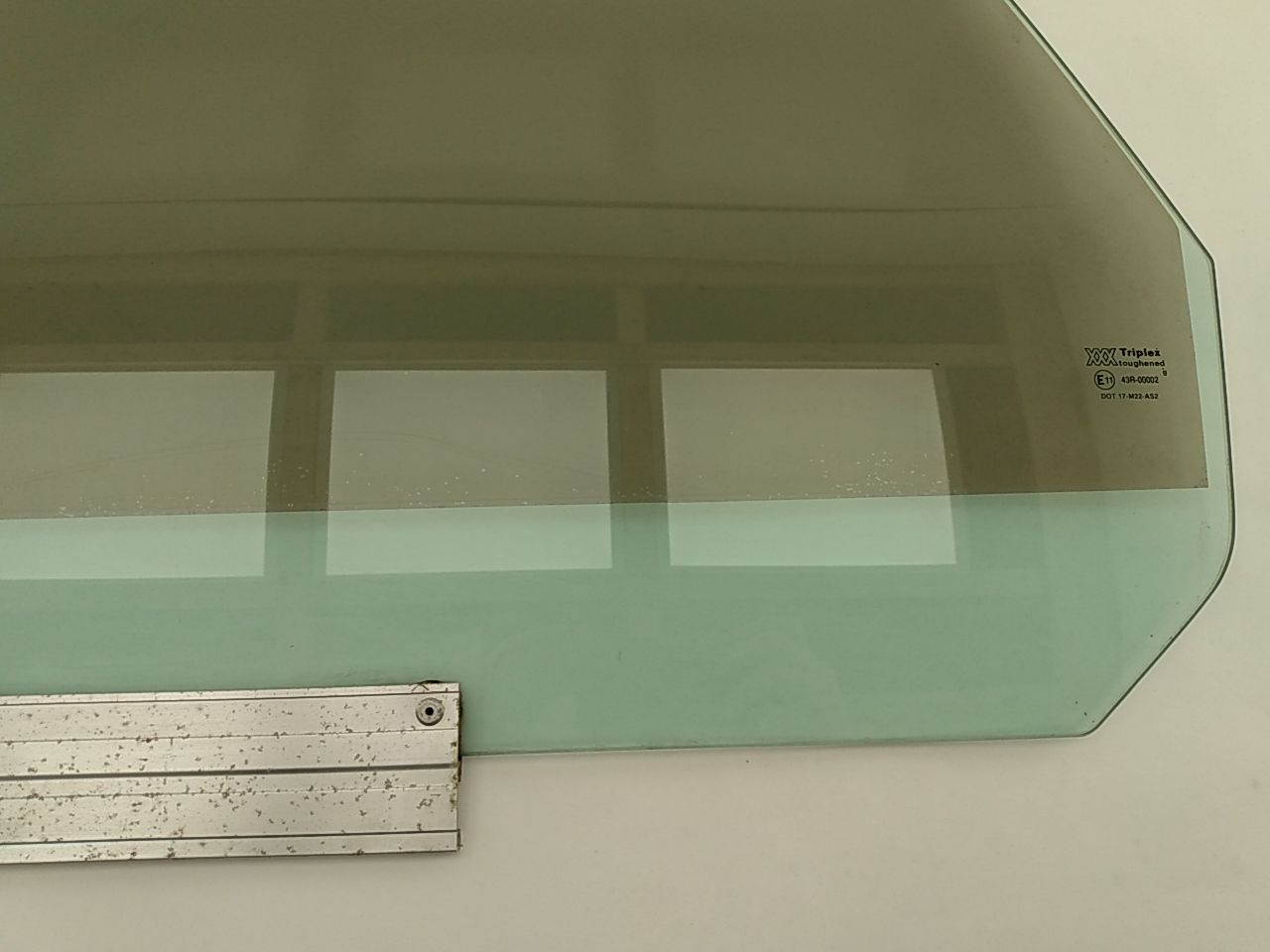 Jaguar XJ8L Rear Left Door Glass (XJ8L)