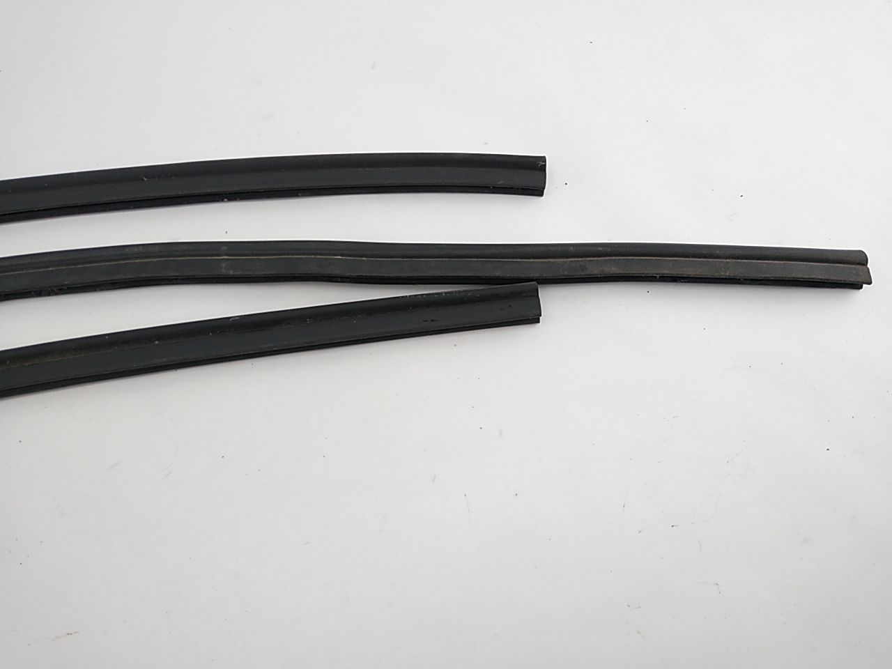 Jaguar XJ8L Hood Rubber Moulding Seals