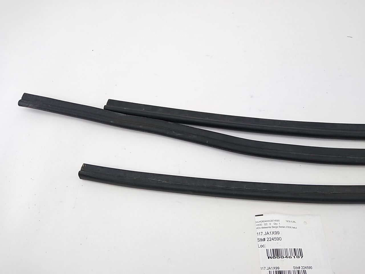 Jaguar XJ8L Hood Rubber Moulding Seals