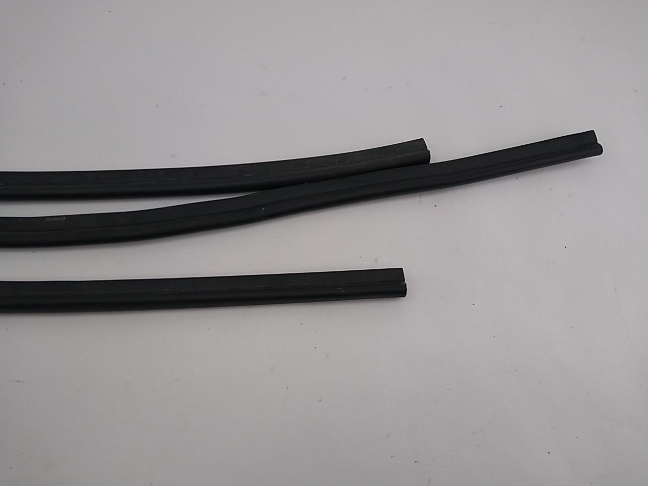 Jaguar XJ8L Hood Rubber Moulding Seals