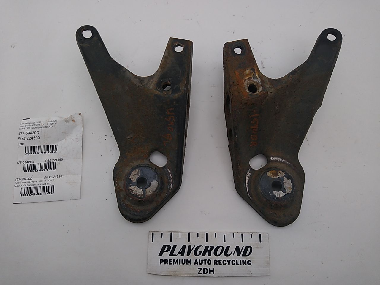 Jaguar XJ8L Pair Of Rear Lower Sub Frame Mounting Brackets