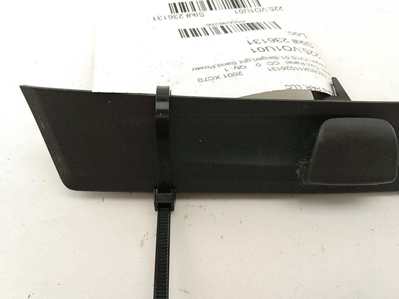 Volvo XC70 Center Dash Lower Trim Cover - 0