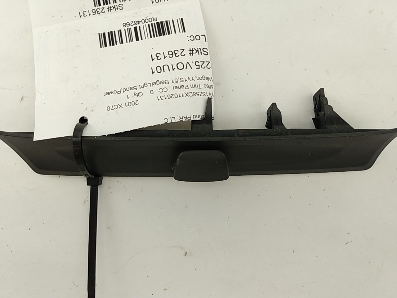 Volvo XC70 Center Dash Lower Trim Cover