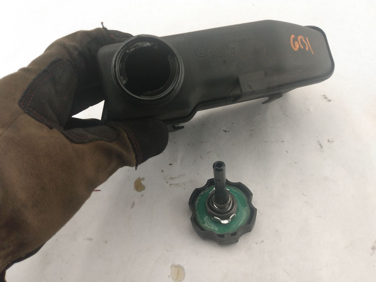 Volvo XC70 Power Steering Reservoir