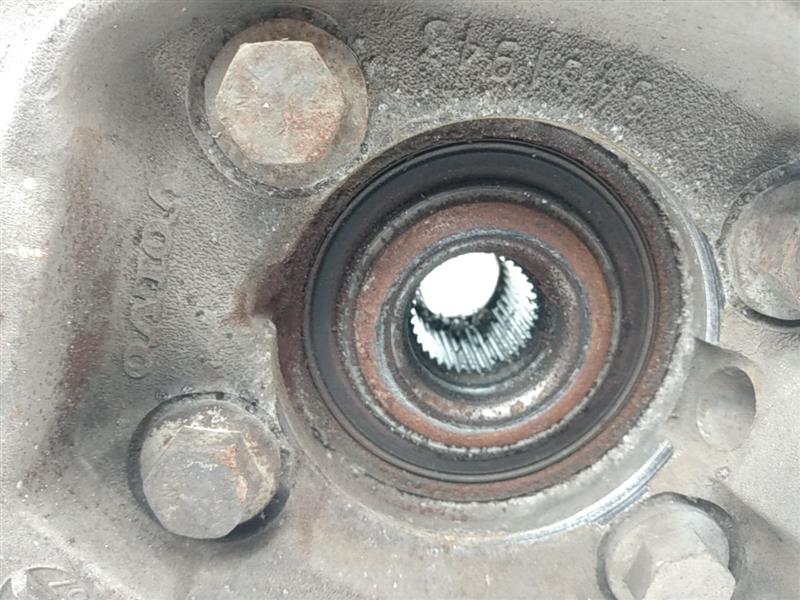 Volvo XC70 Front Left Knuckle With Hub