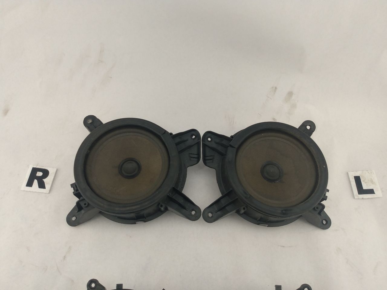 Volvo XC70 Set Of Speakers - 0