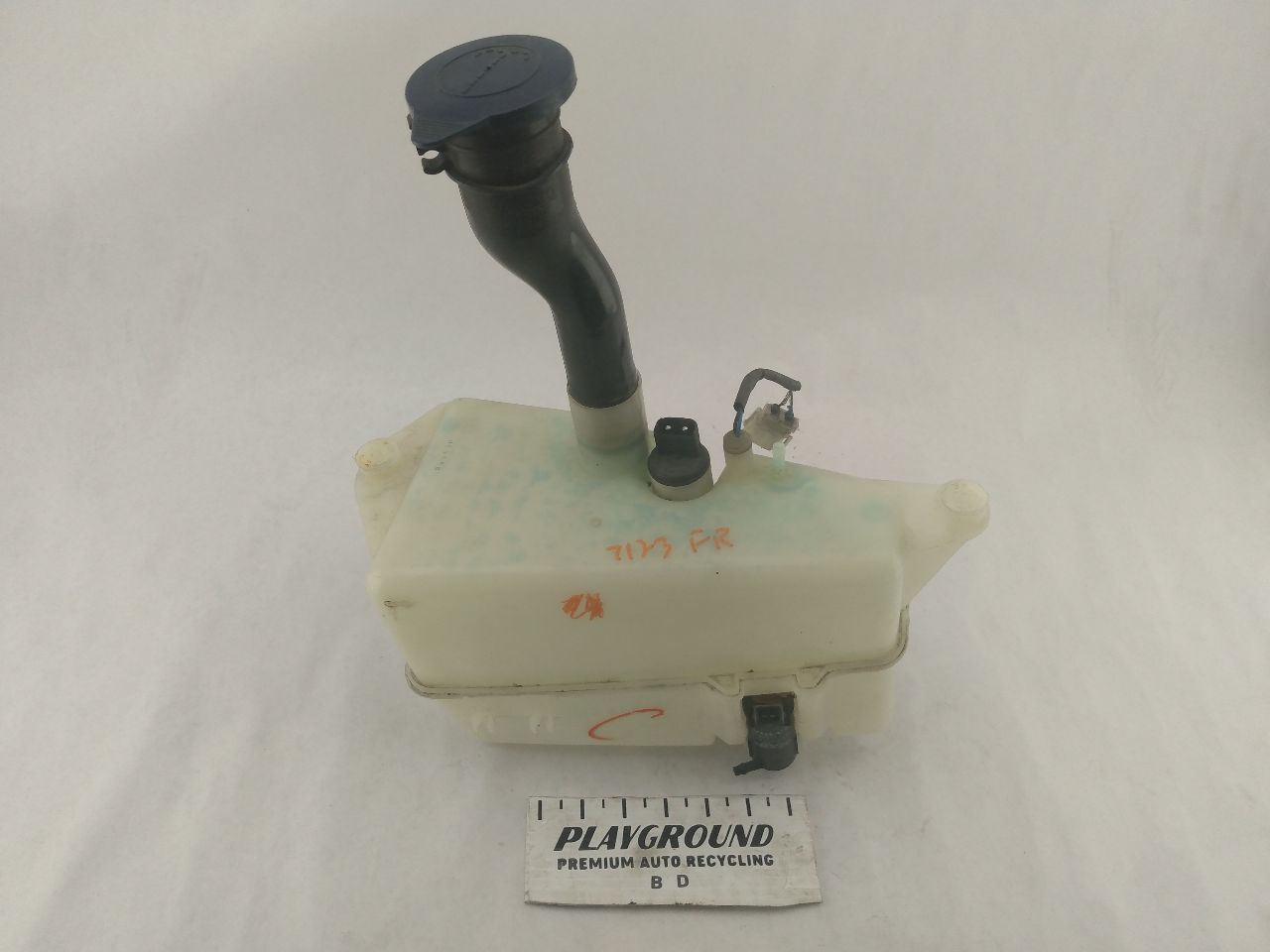 Volvo V70 Windshield Washer Reservoir