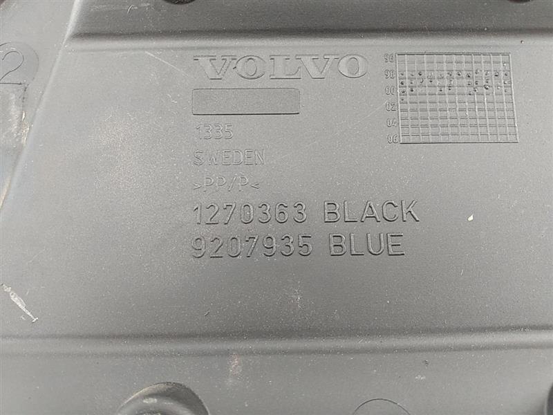 Volvo XC70 Engine Cover