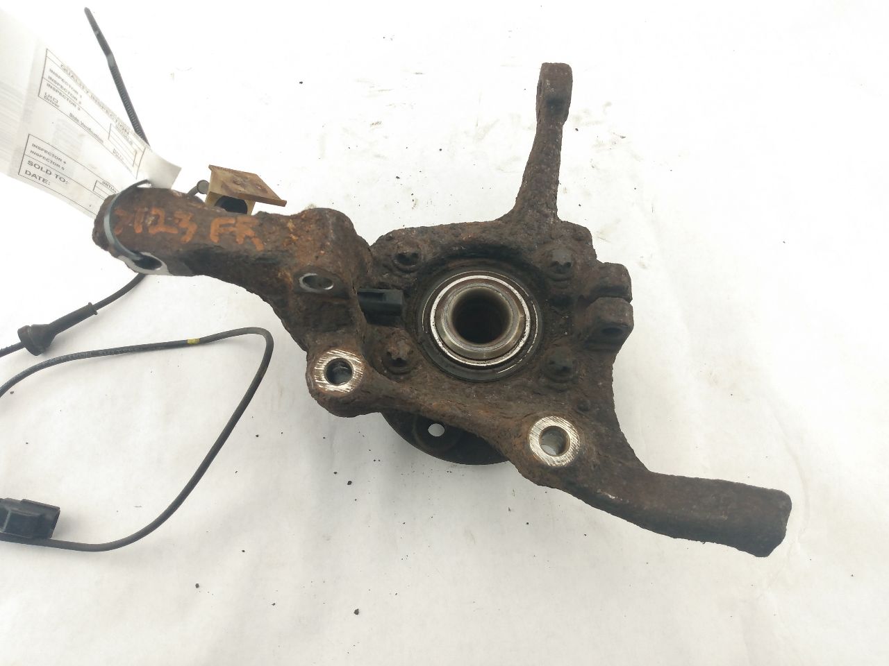 Volvo V70 Front Right Knuckle - 0