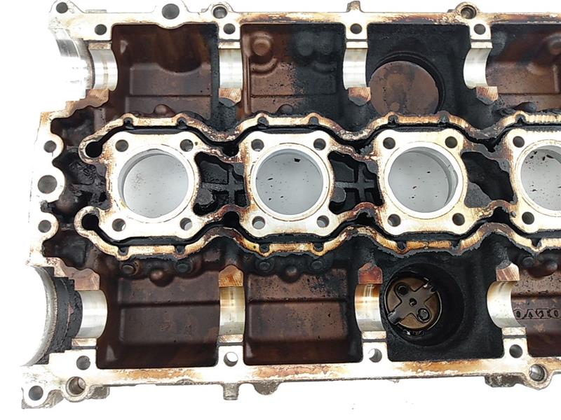 Volvo V70 Engine Valve Cover