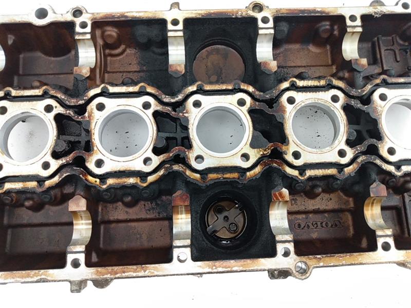 Volvo V70 Engine Valve Cover