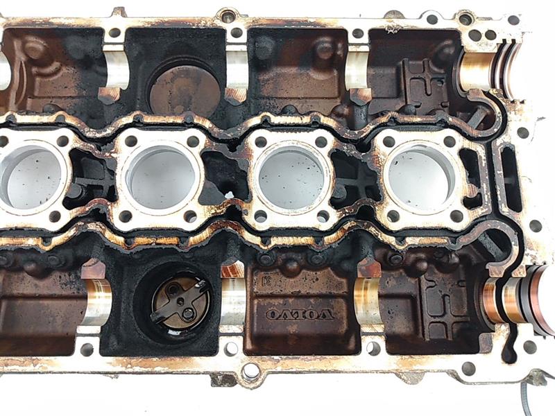 Volvo V70 Engine Valve Cover