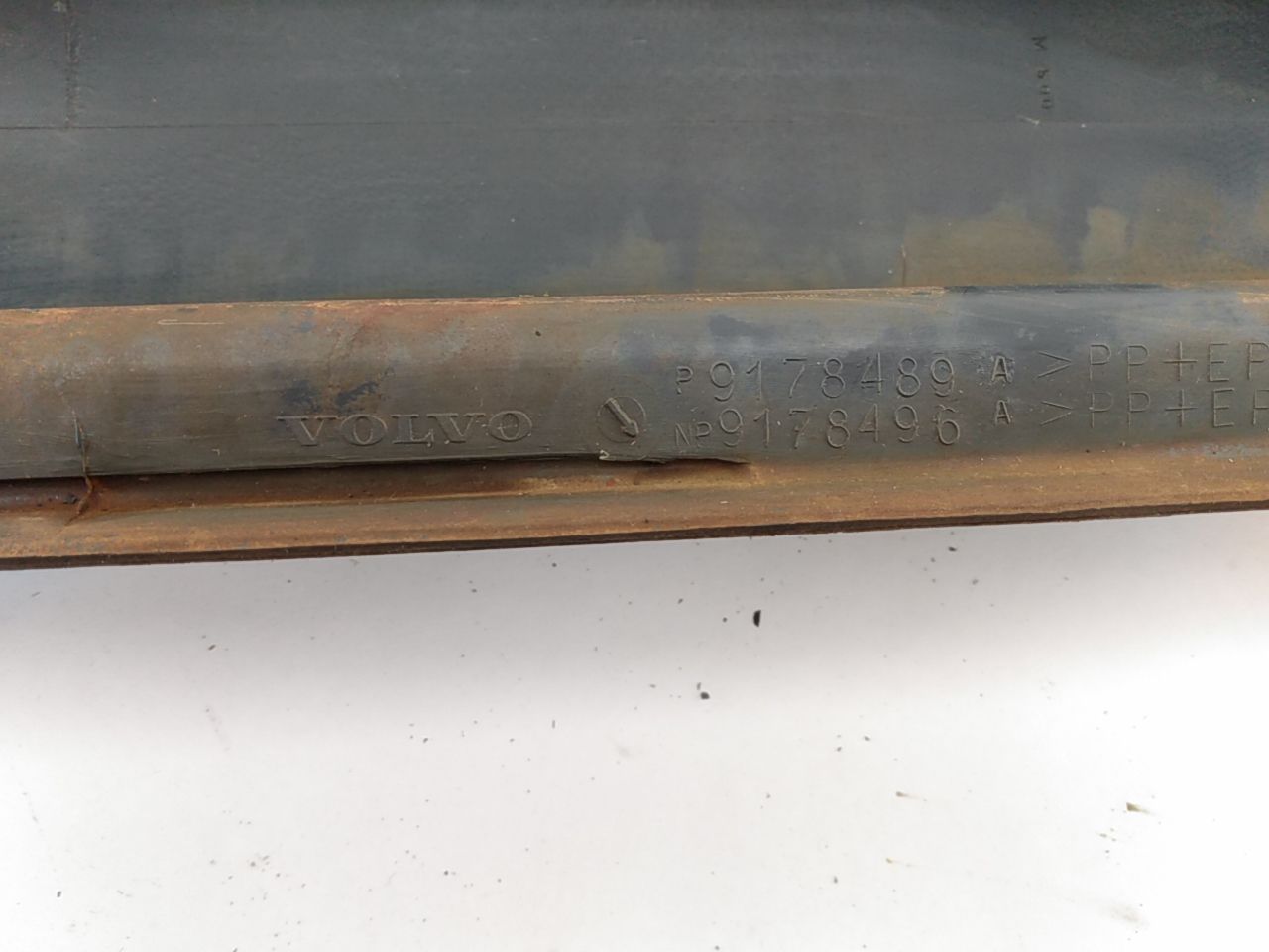 Volvo V70 Right Rocker Panel Moulding