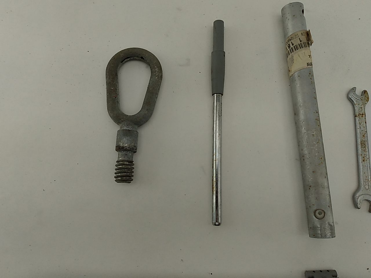 BMW 323IC Spare Tools