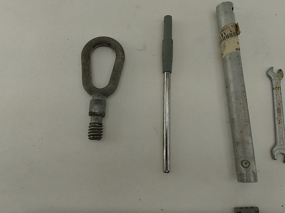 BMW 323IC Spare Tools