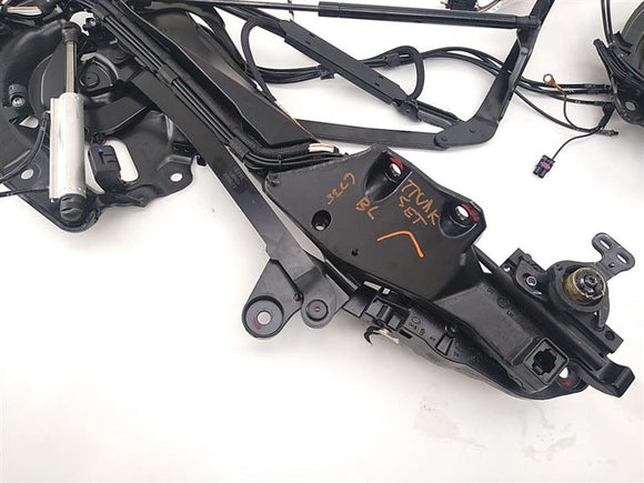 Volkswagen Eos Trunk Hinges With Hydraulic Cylinders And Lines