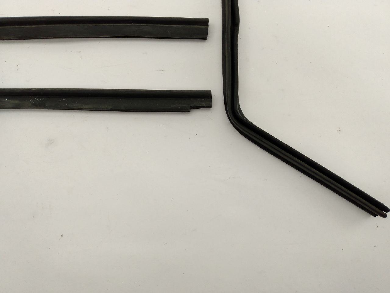 Jaguar XK8 Hood Seal Set