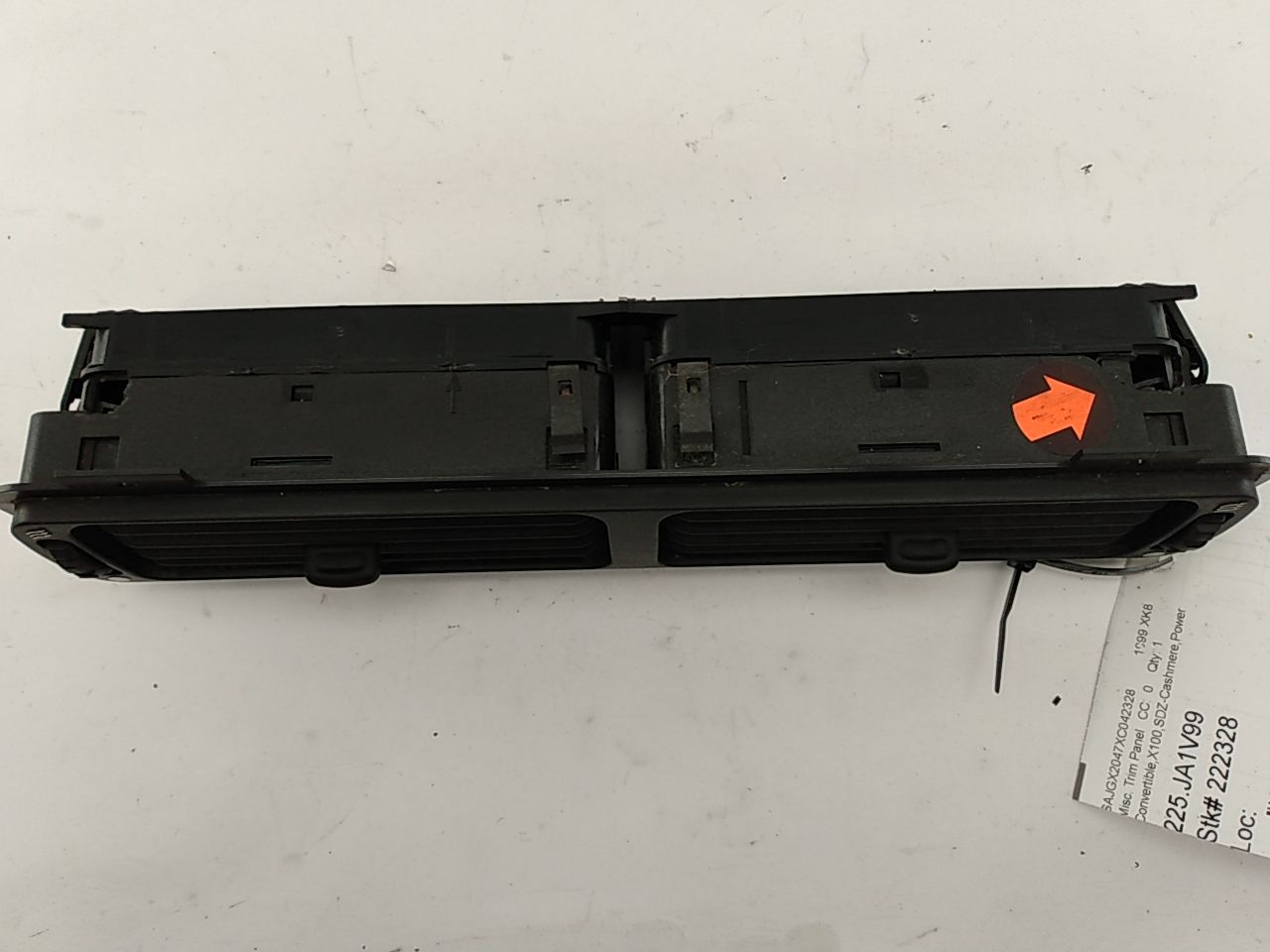 Jaguar XK8 Front Center Dash Vent