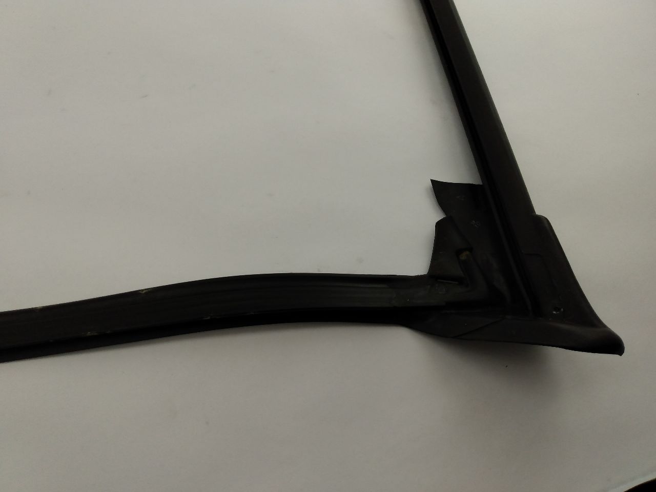 Mercedes SL320 Windshield Seal