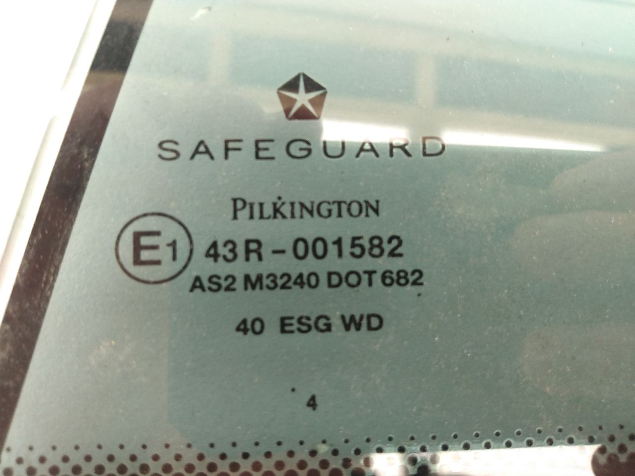 Chrysler Crossfire Rear Left Quarter Glass