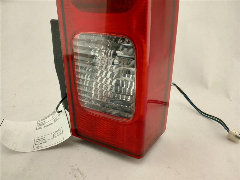 Hummer H3 Rear Right Tail Light