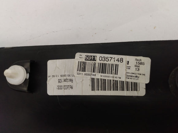 Hummer H3 Left Lower Quarter Trim Panel
15795311
Scuffs and scratches present