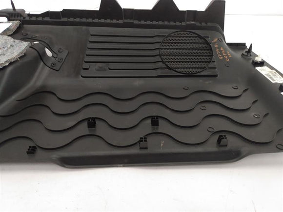 Hummer H3 Left Lower Quarter Trim Panel
15795311
Scuffs and scratches present