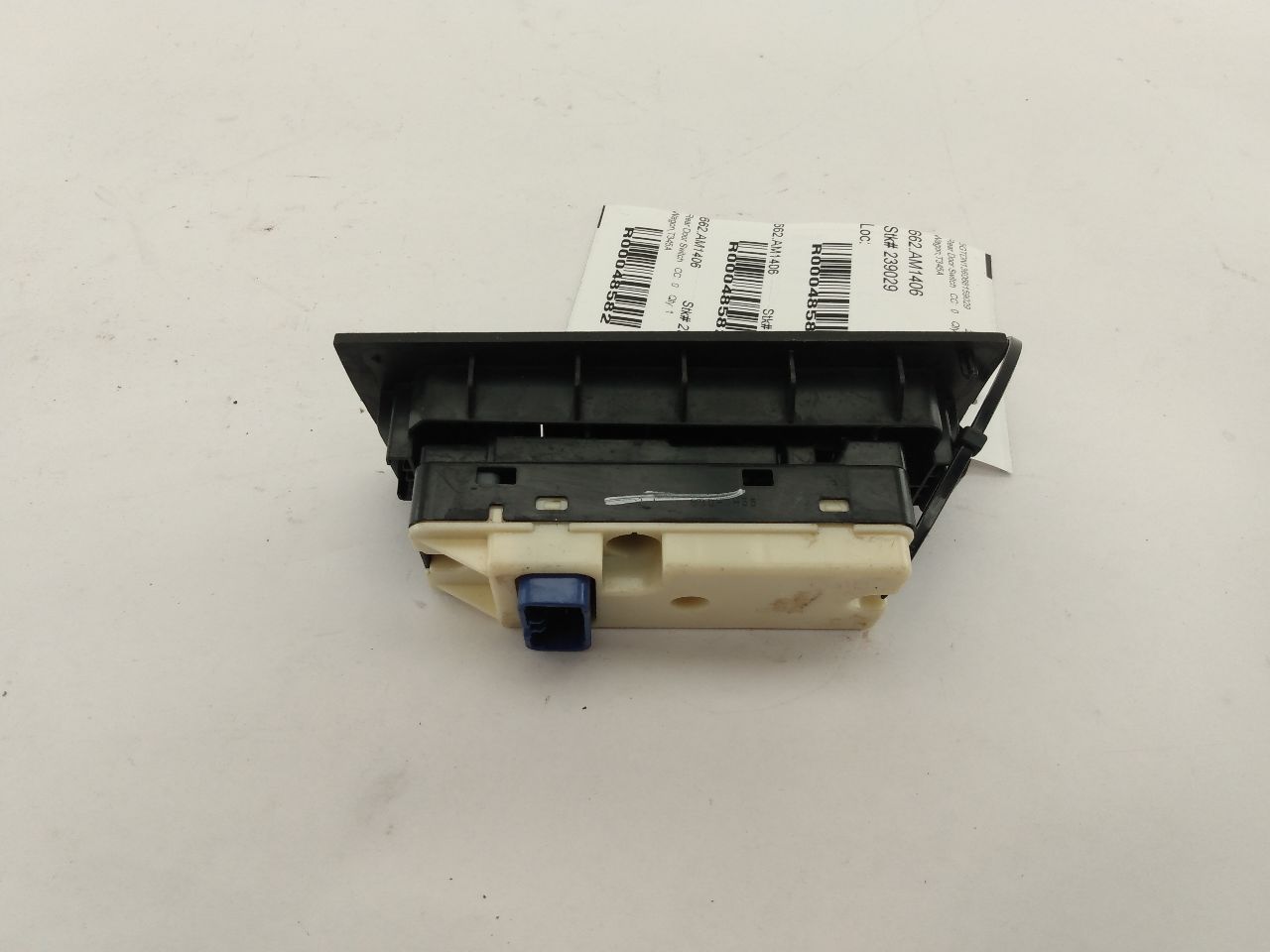 Hummer H3 Rear Right Window Switch