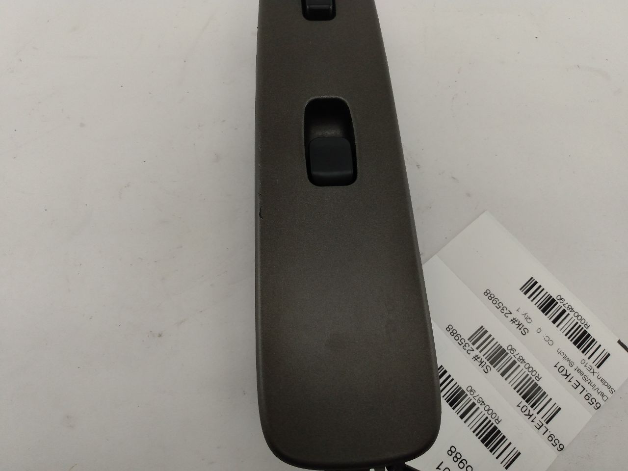 Lexus IS300 Front Right Door And Window Control Panel