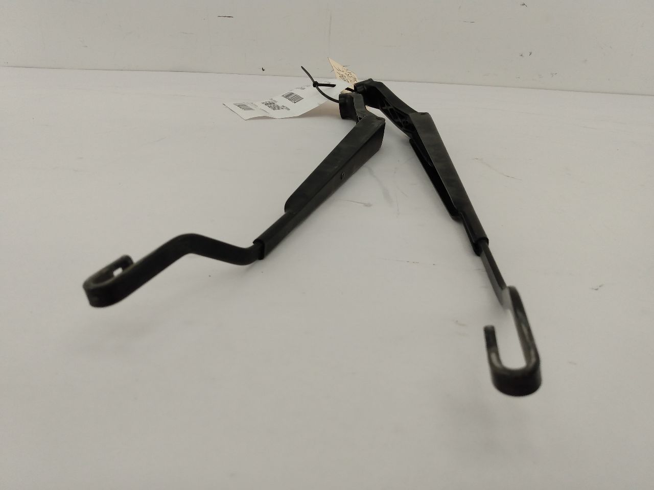 Lexus IS300 Pair Of Front Wiper Arms - 0